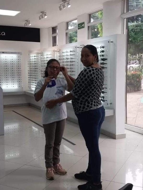 ENTREGA DE LENTES 3.jpeg