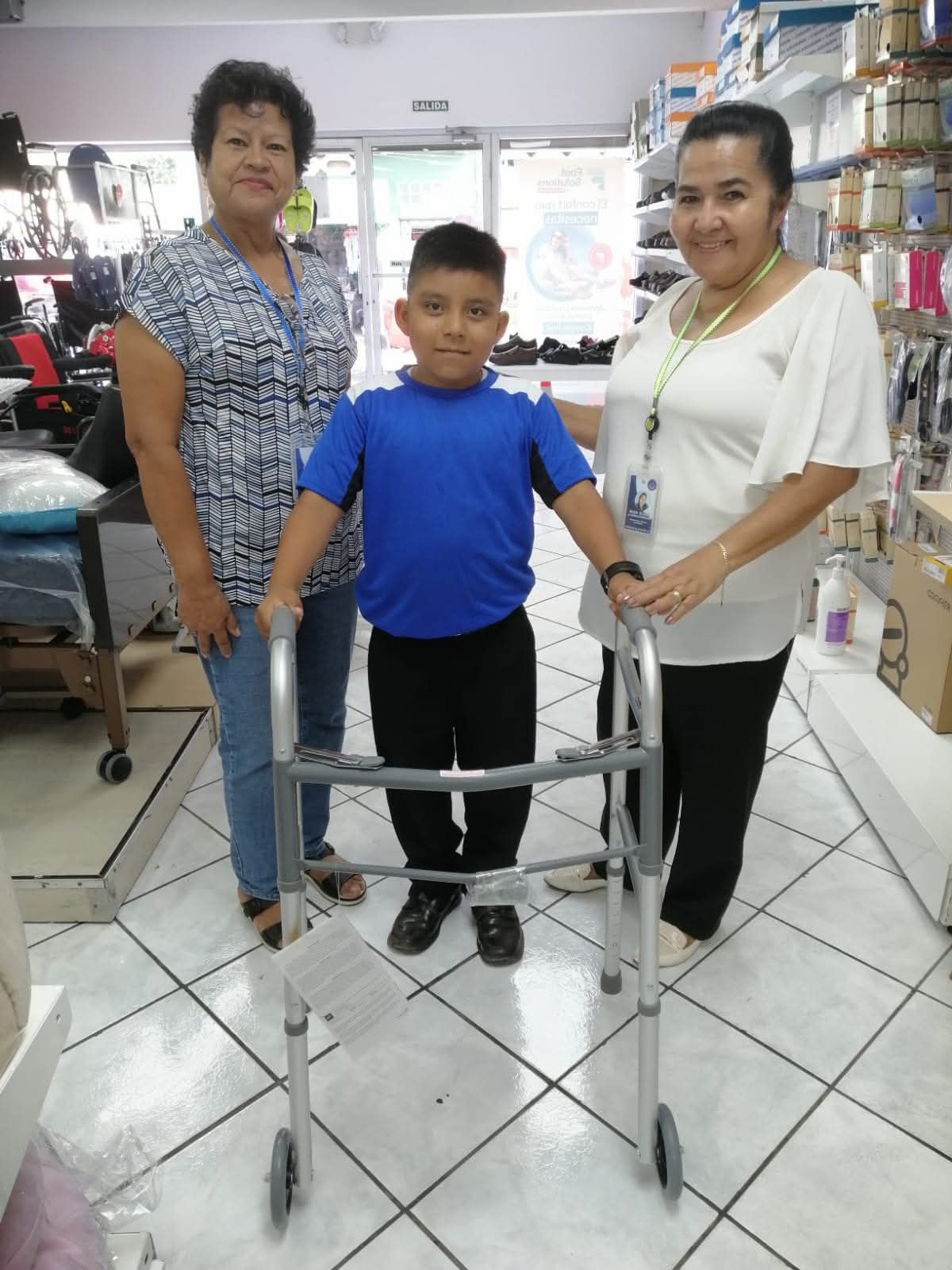 niño en andadera.jpeg